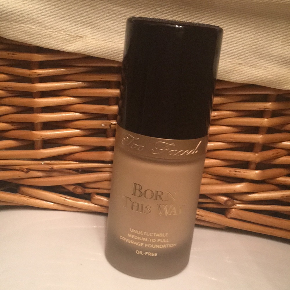 TOO FACED - Born This Way,  oil free foundation